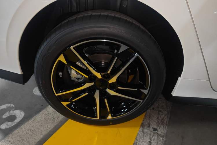 Used Geely Auto Binray 2024 Binrui COOL 1.5T DCT Longteng Edition Right Rear Wheel Hub