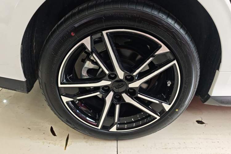 Used Geely Auto Binray 2024 Binrui COOL 1.5T DCT Longteng Edition Right Rear Wheel Hub