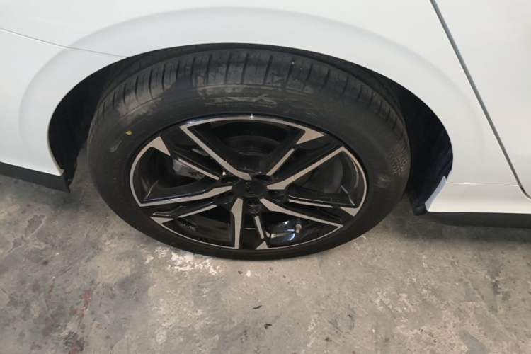 Used Geely Auto Binray 2024 Binrui COOL 1.5T DCT Champion Edition Right Rear Wheel Hub