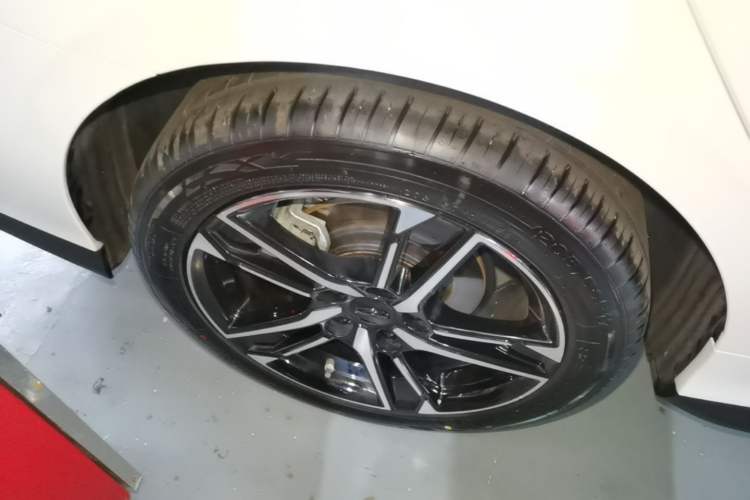 Used Geely Auto Binray 2024 Binrui COOL 1.5T DCT Longteng Edition Right Rear Wheel Hub