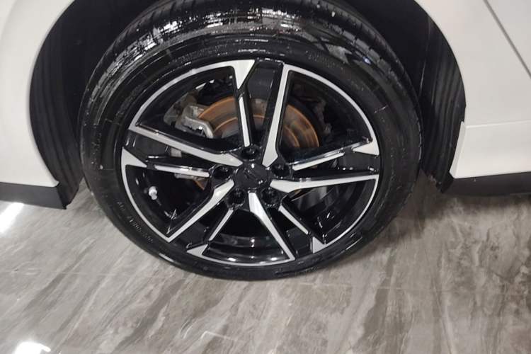 Used Geely Auto Binray 2024 Binrui COOL 1.5T DCT Champion Edition Right Rear Wheel Hub