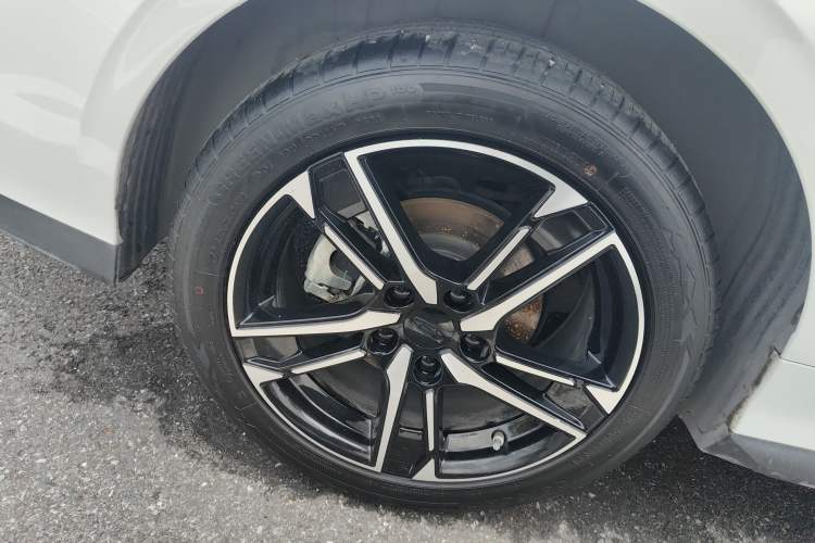 Used Geely Auto Binray 2024 Binrui COOL 1.5T DCT Champion Edition Right Rear Wheel Hub