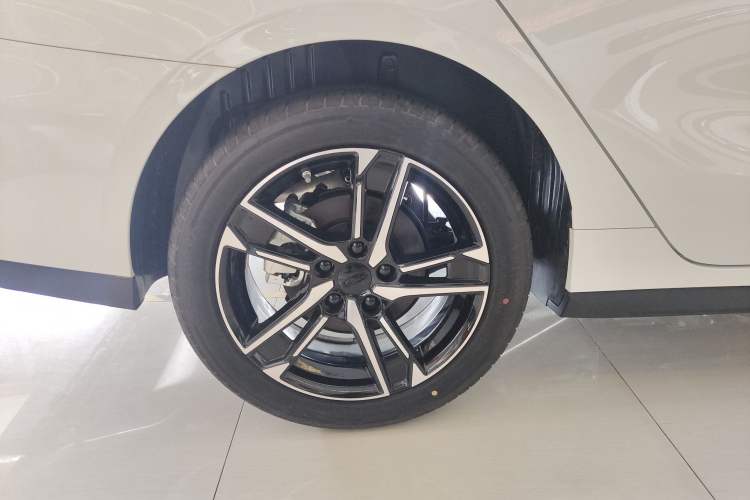Used Geely Auto Binray 2024 Binrui COOL 1.5T DCT Longteng Edition Right Rear Wheel Hub