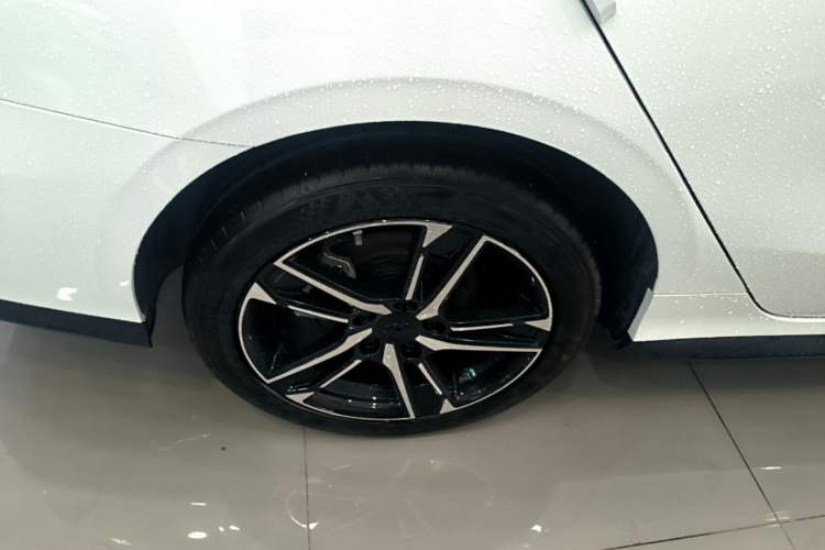Used Geely Auto Binray 2024 Binrui COOL 1.5T DCT Longteng Edition Right Rear Wheel Hub