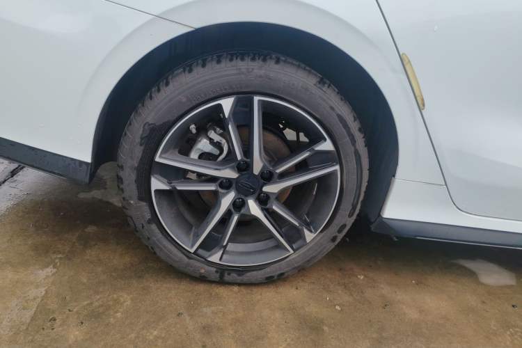 Used Geely Auto Binray 2024 Binrui COOL 1.5T DCT Longteng Edition Right Rear Wheel Hub