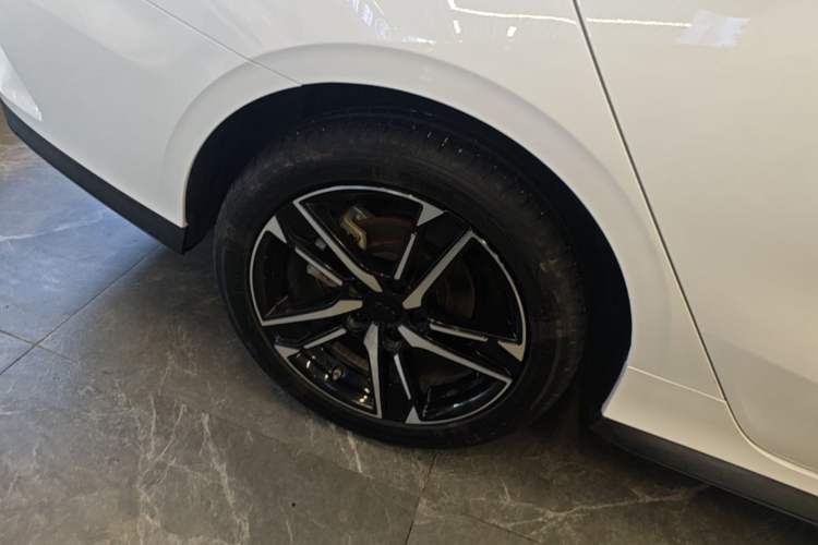 Used Geely Auto Binray 2024 Binrui COOL 1.5T DCT Champion Edition Right Rear Wheel Hub