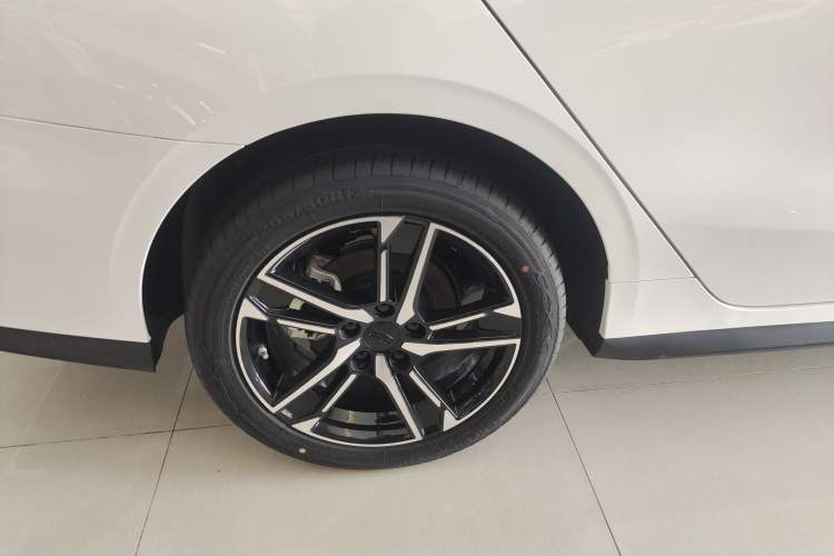 Used Geely Auto Binray 2024 Binrui COOL 1.5T DCT Longteng Edition Right Rear Wheel Hub