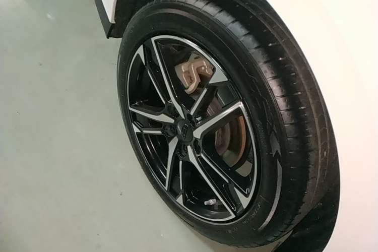 Used Geely Auto Binray 2024 Binrui COOL 1.5T DCT Champion Edition Right Rear Wheel Hub