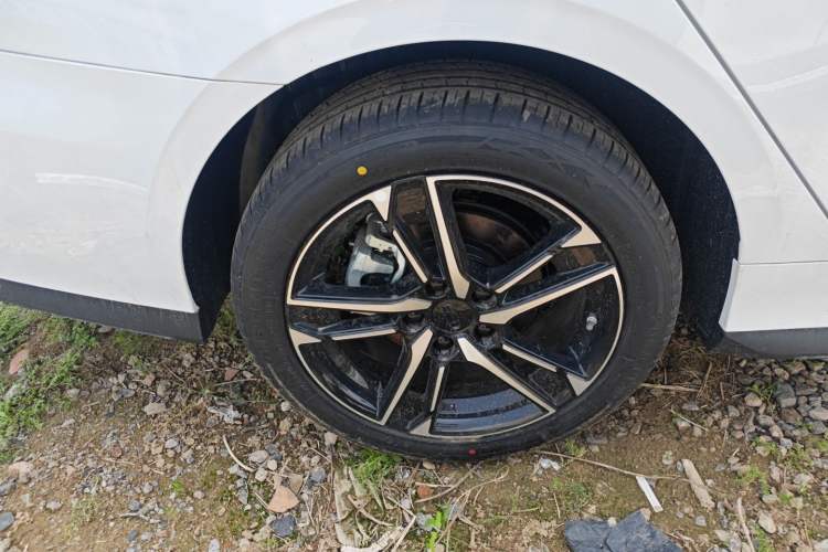 Used Geely Auto Binray 2024 Binrui COOL 1.5T DCT Longteng Edition Right Rear Wheel Hub
