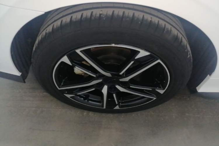 Used Geely Auto Binray 2024 Binrui COOL 1.5T DCT Champion Edition Right Rear Wheel Hub
