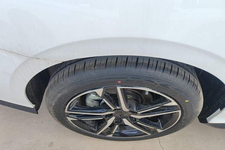 Used Geely Auto Binray 2024 Binrui COOL 1.5T DCT Longteng Edition Right Rear Wheel Hub