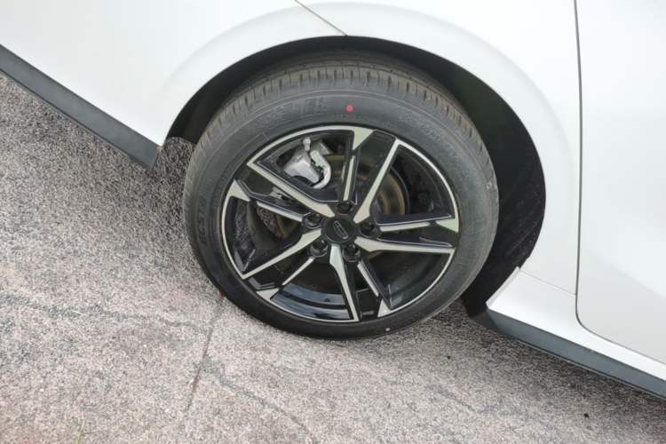 Used Geely Auto Binray 2024 Binrui COOL 1.5T DCT Longteng Edition Right Rear Wheel Hub