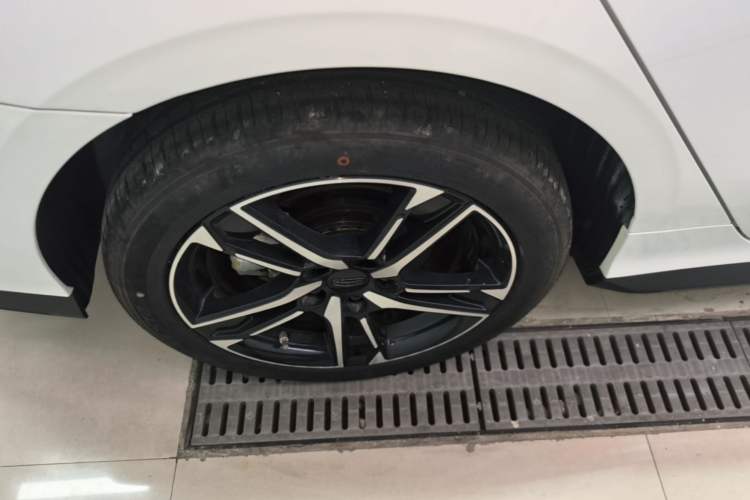 Used Geely Auto Binray 2024 Binrui COOL 1.5T DCT Longteng Edition Right Rear Wheel Hub
