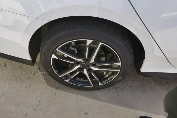 Used Geely Auto Binray 2024 Binrui COOL 1.5T DCT Longteng Edition Right Rear Wheel Hub