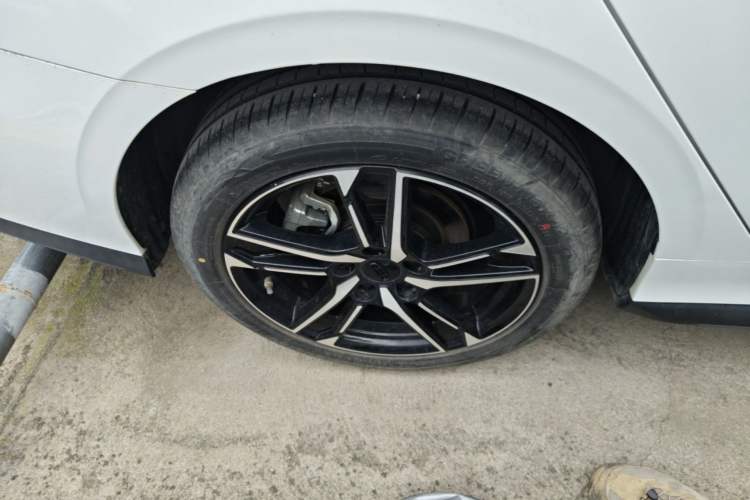 Used Geely Auto Binray 2024 Binrui COOL 1.5T DCT Champion Edition Right Rear Wheel Hub