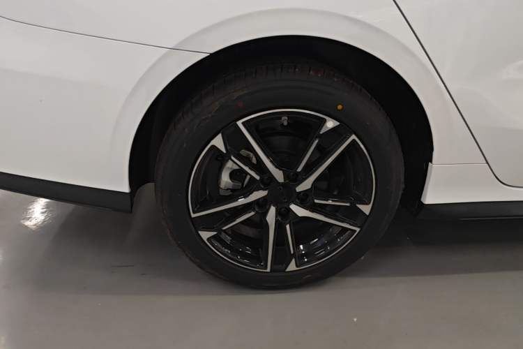 Used Geely Auto Binray 2024 Binrui COOL 1.5T DCT Longteng Edition Right Rear Wheel Hub