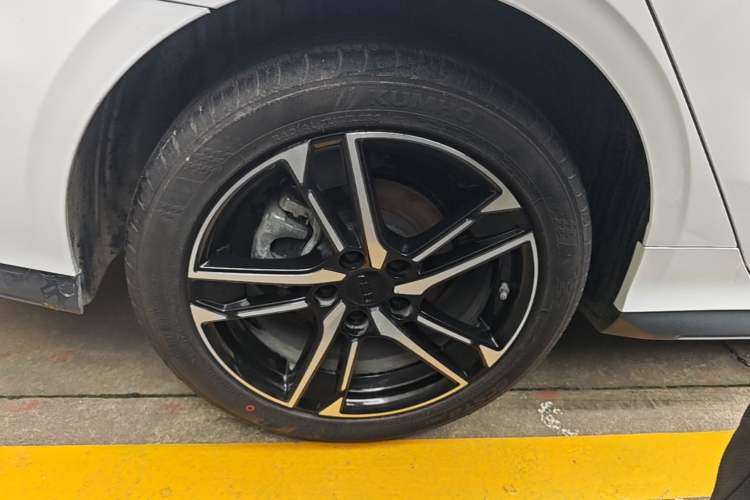Used Geely Auto Binray 2024 Binrui COOL 1.5T DCT Champion Edition Right Rear Wheel Hub