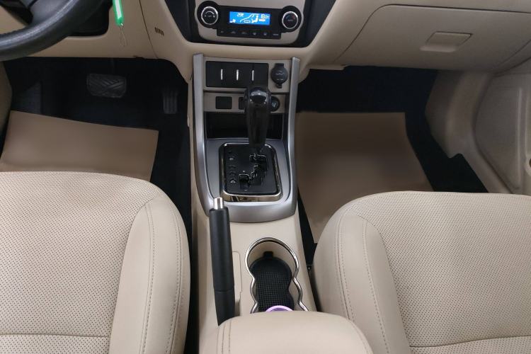 Used Geely Auto Classic Emgrand 2013 Sedan 1.8L CVT Prestige Model Interior 7