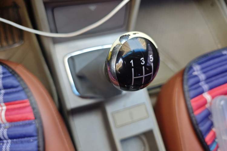 Used Geely Auto Classic Emgrand 2009 Sedan 1.8L Manual Comfort Model Gear Lever