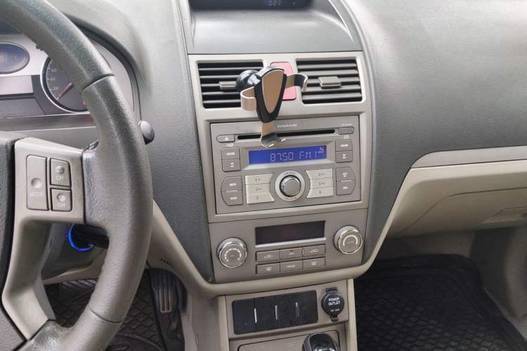 Used Geely Auto Classic Emgrand 2010 Sedan 1.8L CVT with Sunroof Audio And AC Panel
