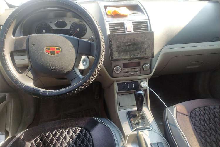 Used Geely Auto Classic Emgrand 2010 Sedan 1.8L CVT with Sunroof Center Console