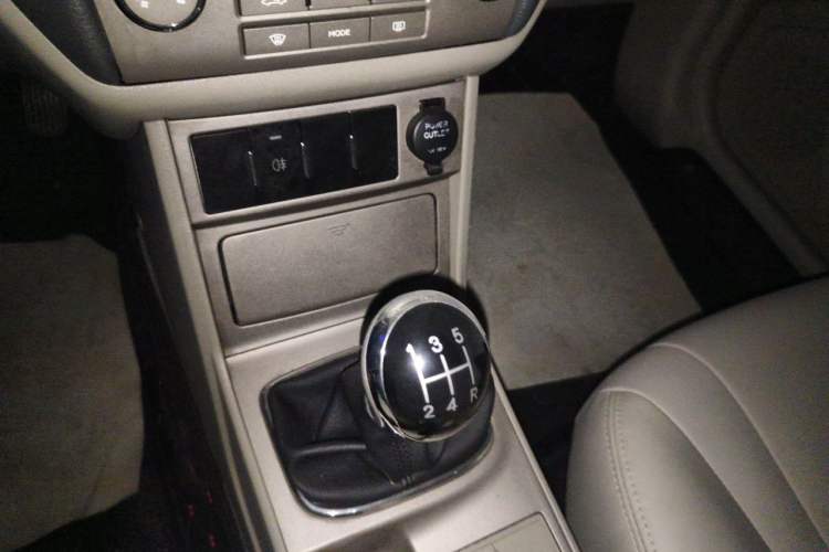 Used Geely Auto Classic Emgrand 2010 Sedan 1.8L Manual Standard Model Gear Lever