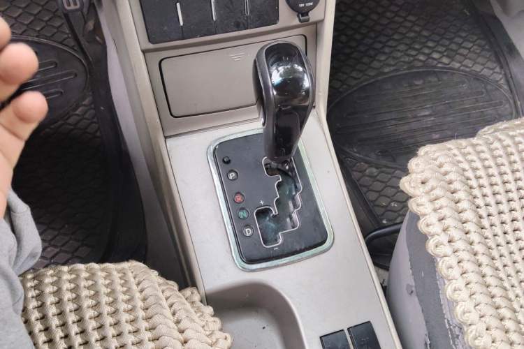 Used Geely Auto Classic Emgrand 2010 Sedan 1.8L CVT with Sunroof Gear Lever