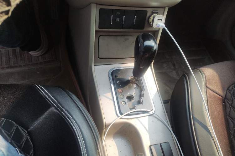Used Geely Auto Classic Emgrand 2010 Sedan 1.8L CVT with Sunroof Gear Lever