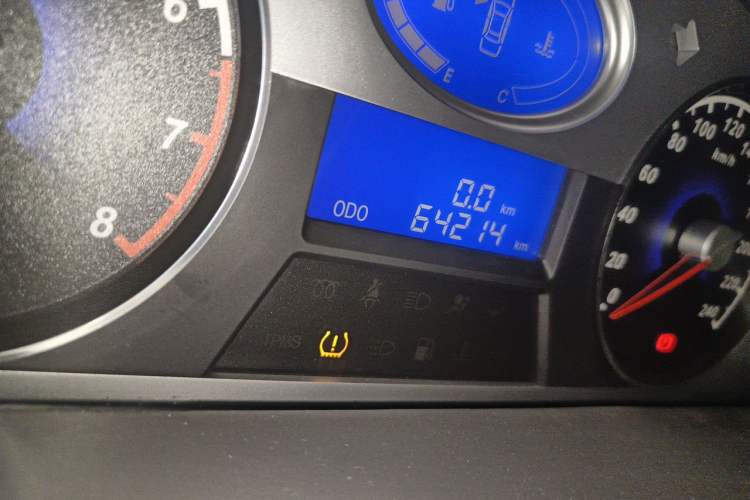 Used Geely Auto Classic Emgrand 2010 Sedan 1.8L Manual Standard Model Odometer Close Up