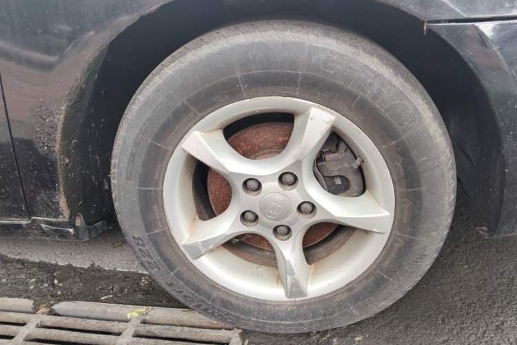 Used Geely Auto Classic Emgrand 2010 Sedan 1.8L CVT with Sunroof Right Front Wheel Hub