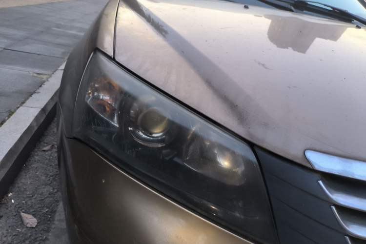 Used Geely Auto Classic Emgrand 2010 Sedan 1.8L CVT Luxury Model Right Front Headlight