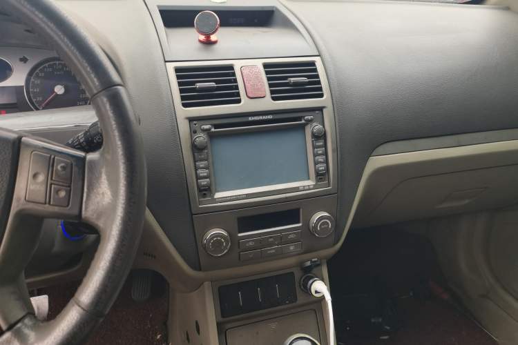 Used Geely Auto Classic Emgrand 2010 Sedan 1.8L Manual Luxury Model Audio And AC Panel