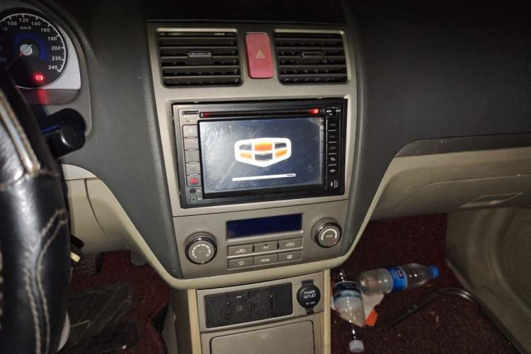 Used Geely Auto Classic Emgrand 2010 Sedan 1.8L Manual Standard Model Audio And AC Panel