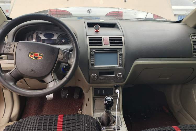 Used Geely Auto Classic Emgrand 2010 Sedan 1.8L Manual Luxury Model Center Console