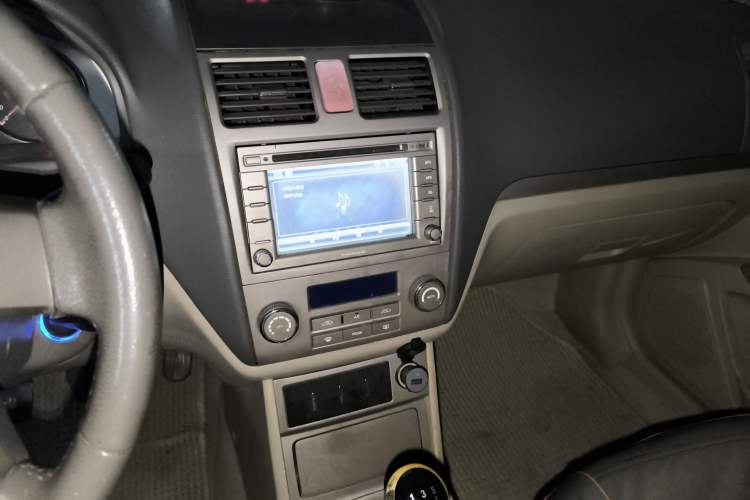 Used Geely Auto Classic Emgrand 2010 Sedan 1.8L Manual Luxury Model Audio And AC Panel