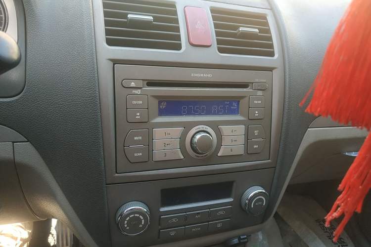 Used Geely Auto Classic Emgrand 2010 Hatchback 1.8L CVT Elite Model Audio And AC Panel