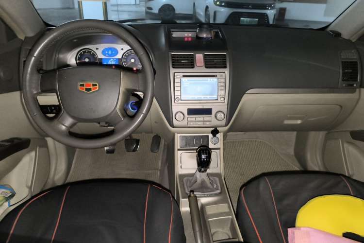 Used Geely Auto Classic Emgrand 2010 Sedan 1.8L Manual Luxury Model Center Console
