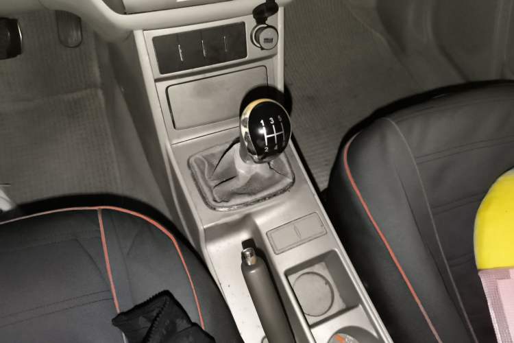 Used Geely Auto Classic Emgrand 2010 Sedan 1.8L Manual Luxury Model Gear Lever