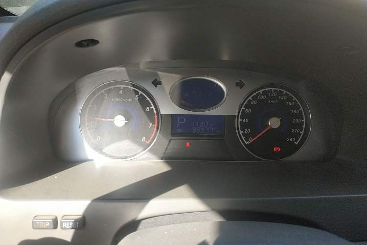 Used Geely Auto Classic Emgrand 2010 Hatchback 1.8L CVT Elite Model Odometer Close Up
