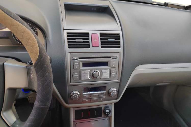 Used Geely Auto Classic Emgrand 2010 Hatchback 1.5L Manual Comfort Edition Audio And AC Panel