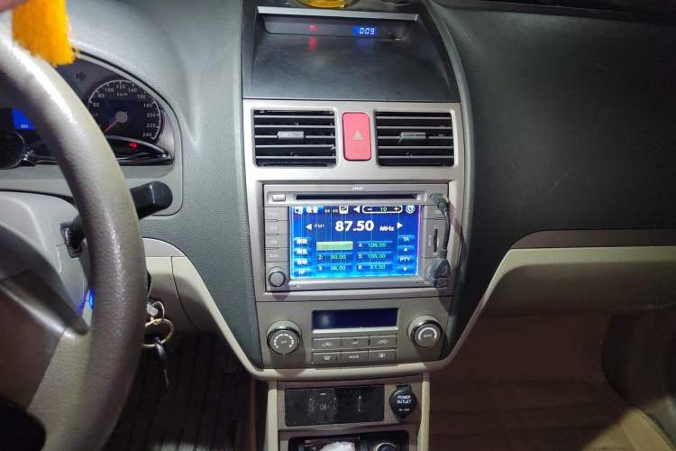 Used Geely Auto Classic Emgrand 2010 Hatchback 1.5L Manual Comfort Edition Audio And AC Panel