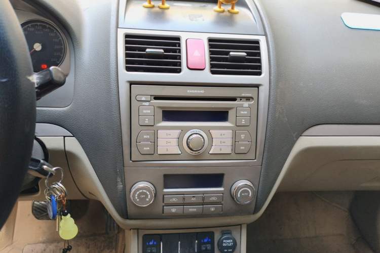 Used Geely Auto Classic Emgrand 2010 Hatchback 1.8L CVT Luxury Model Audio And AC Panel