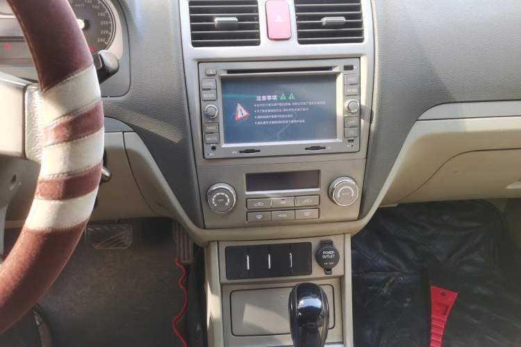 Used Geely Auto Classic Emgrand 2010 Hatchback 1.8L CVT Luxury Model Audio And AC Panel