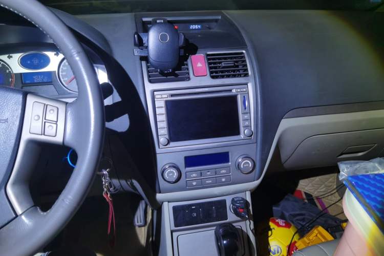 Used Geely Auto Classic Emgrand 2010 Hatchback 1.8L CVT Prestige Model Audio And AC Panel