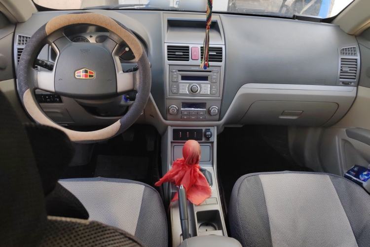 Used Geely Auto Classic Emgrand 2010 Hatchback 1.5L Manual Comfort Edition Center Console