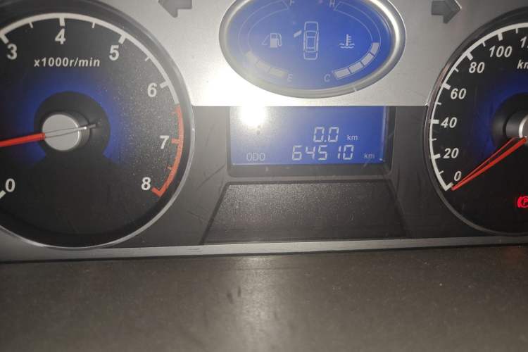 Used Geely Auto Classic Emgrand 2010 Hatchback 1.5L Manual Comfort Edition Odometer Close Up