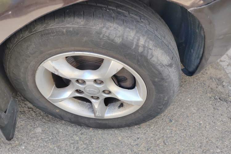 Used Geely Auto Classic Emgrand 2010 Hatchback 1.5L Manual Comfort Edition Right Front Wheel Hub