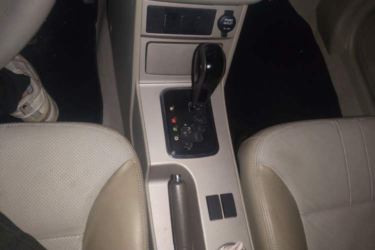 Used Geely Auto Classic Emgrand 2010 Sedan 1.8L CVT Luxury Model Gear Lever