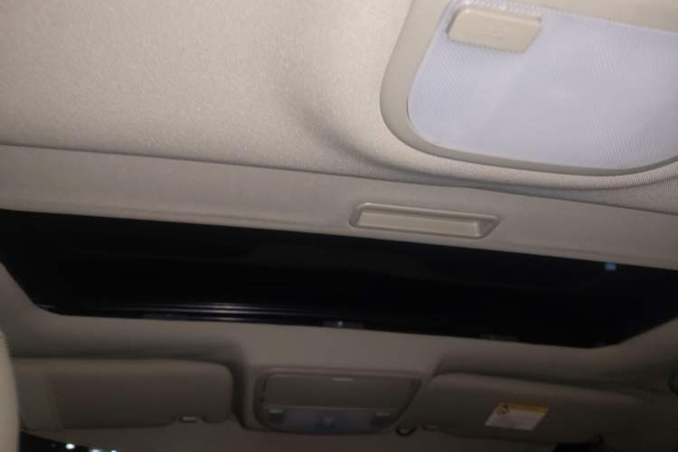 Used Geely Auto Classic Emgrand 2010 Sedan 1.8L CVT Luxury Model Headliner