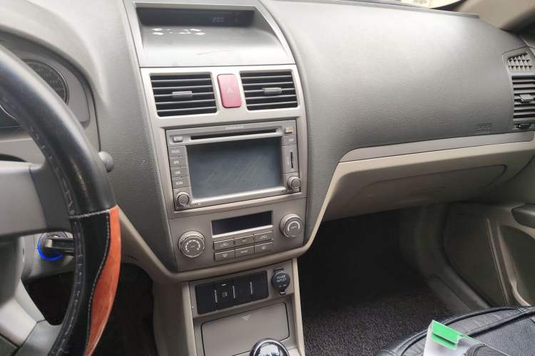 Used Geely Auto Classic Emgrand 2010 Hatchback 1.8L Manual Comfort Edition Audio And AC Panel